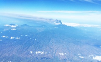 mount raung bali airport closure