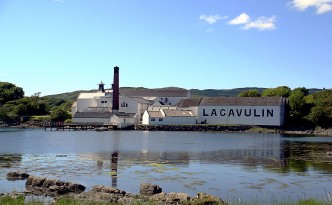 lagavulin distillery islay scotland