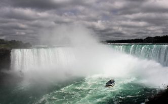 niagara falls canada side boat ride