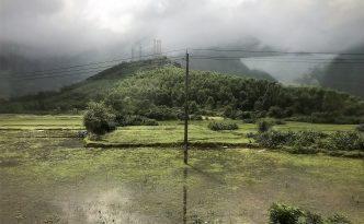 view scenic train ride from danang to hue