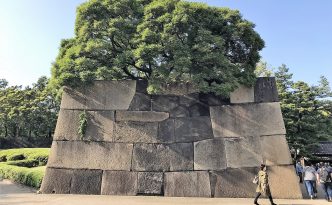 Is the Tokyo Imperial East Gardens worth visiting? 