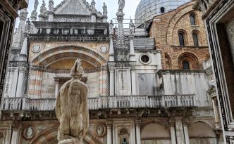 statue doge's palace venice